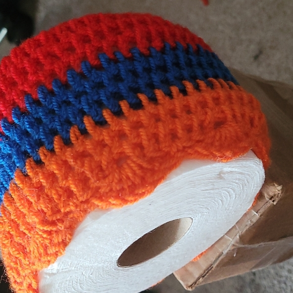 Holds your bathroom tissue - Picture 2 of 3